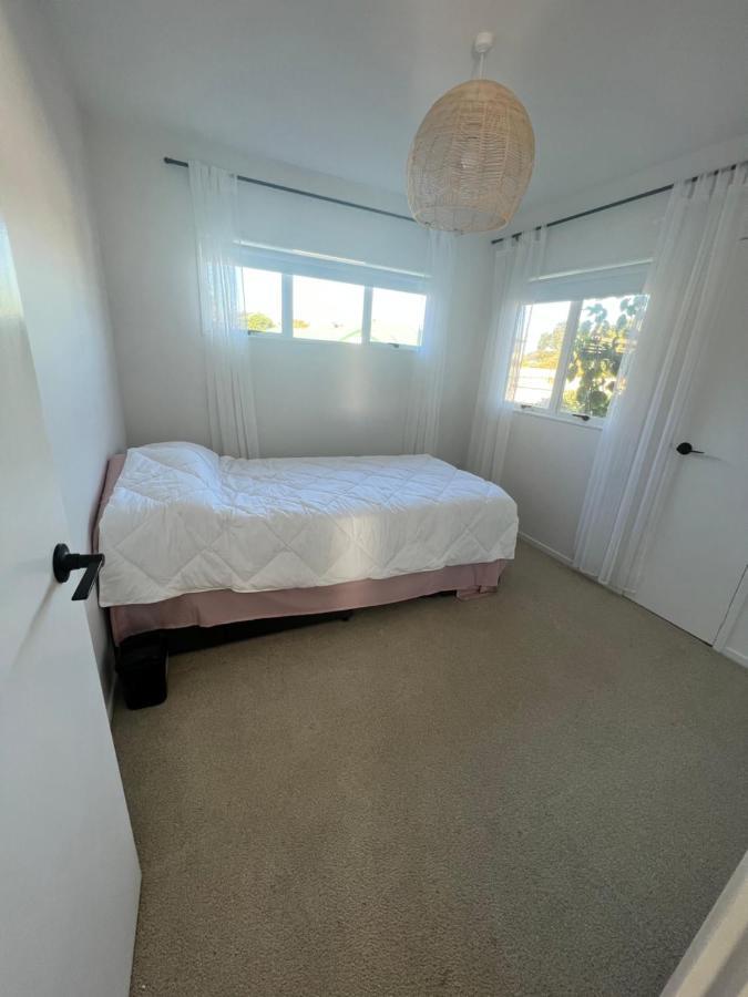 Orewa Homestay Rooms Окленд Экстерьер фото